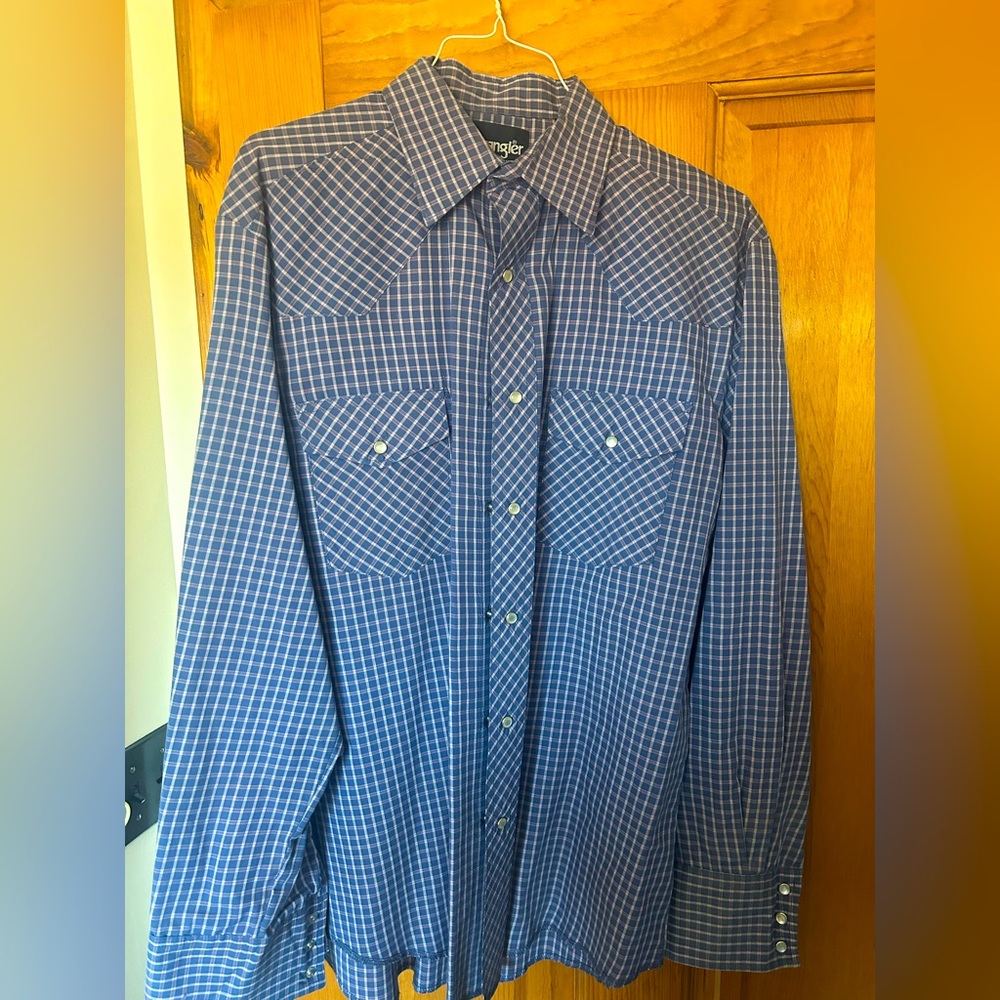 Wrangler Women’s Long Sleeve Button Down